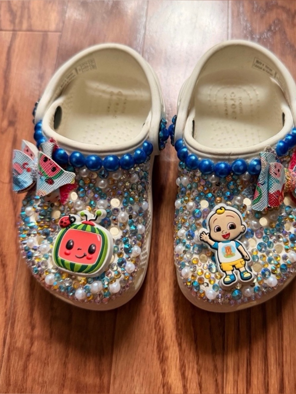 CROCS Kids Slippers with Beads and Cartoon Charms. 

Bluey Crocs Kids White Bead